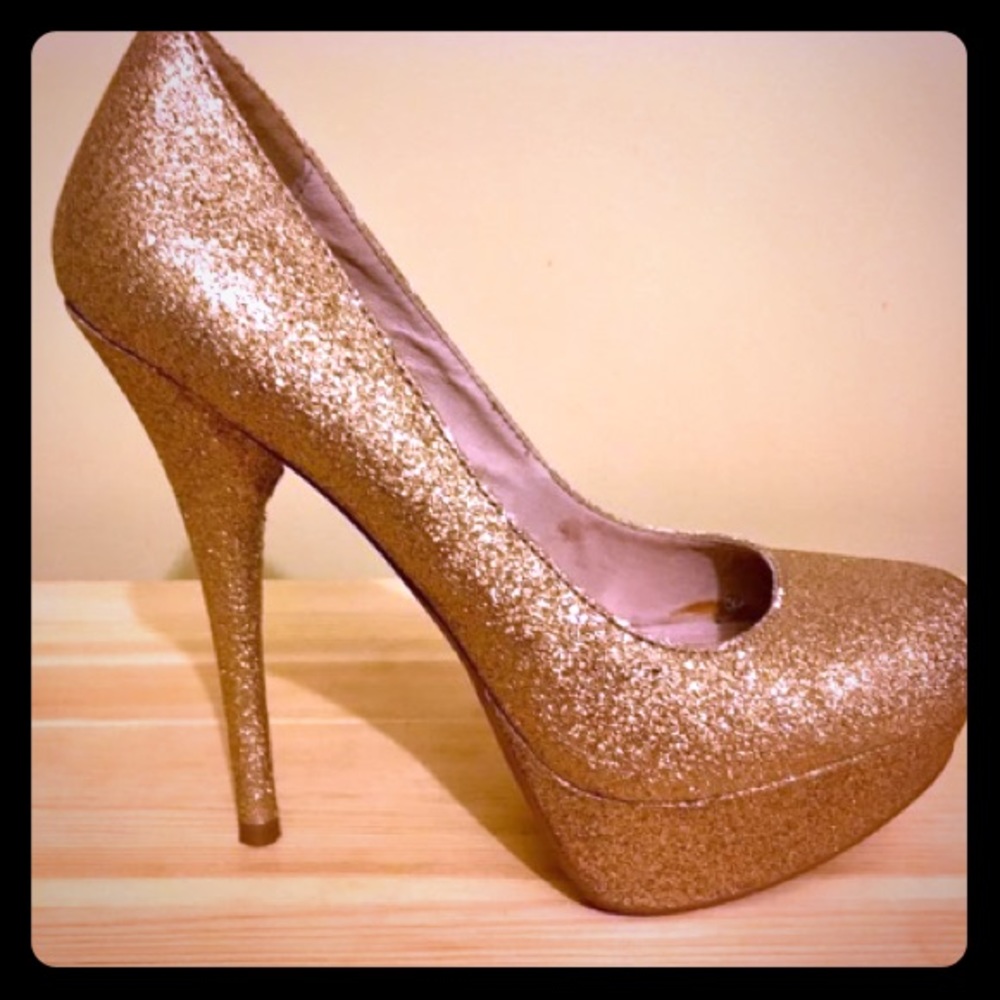 Steve Madden gold glitter pumps